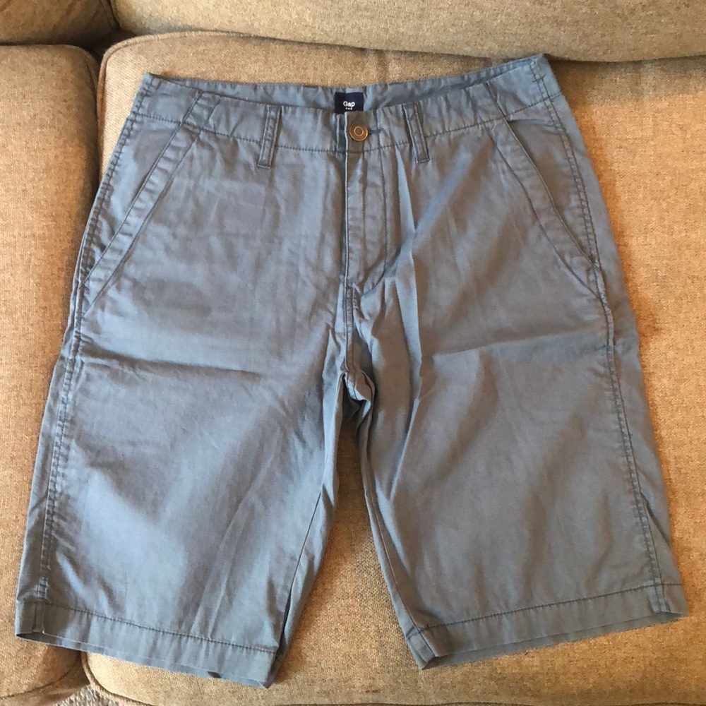 Men’s khaki shorts
